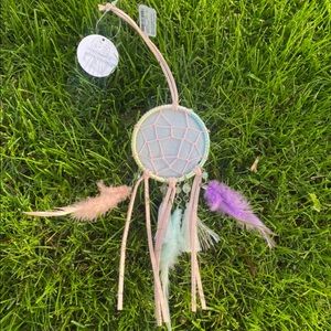 Feather hanging wall art